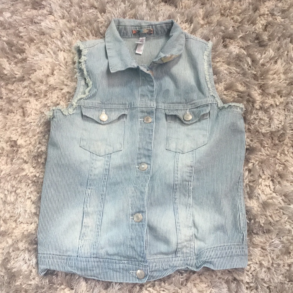 Girls sleeveless jean jacket